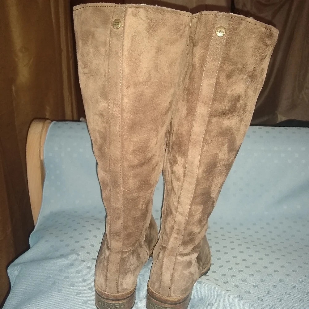UGG suede knee boots with side zip. Size 6.5_3